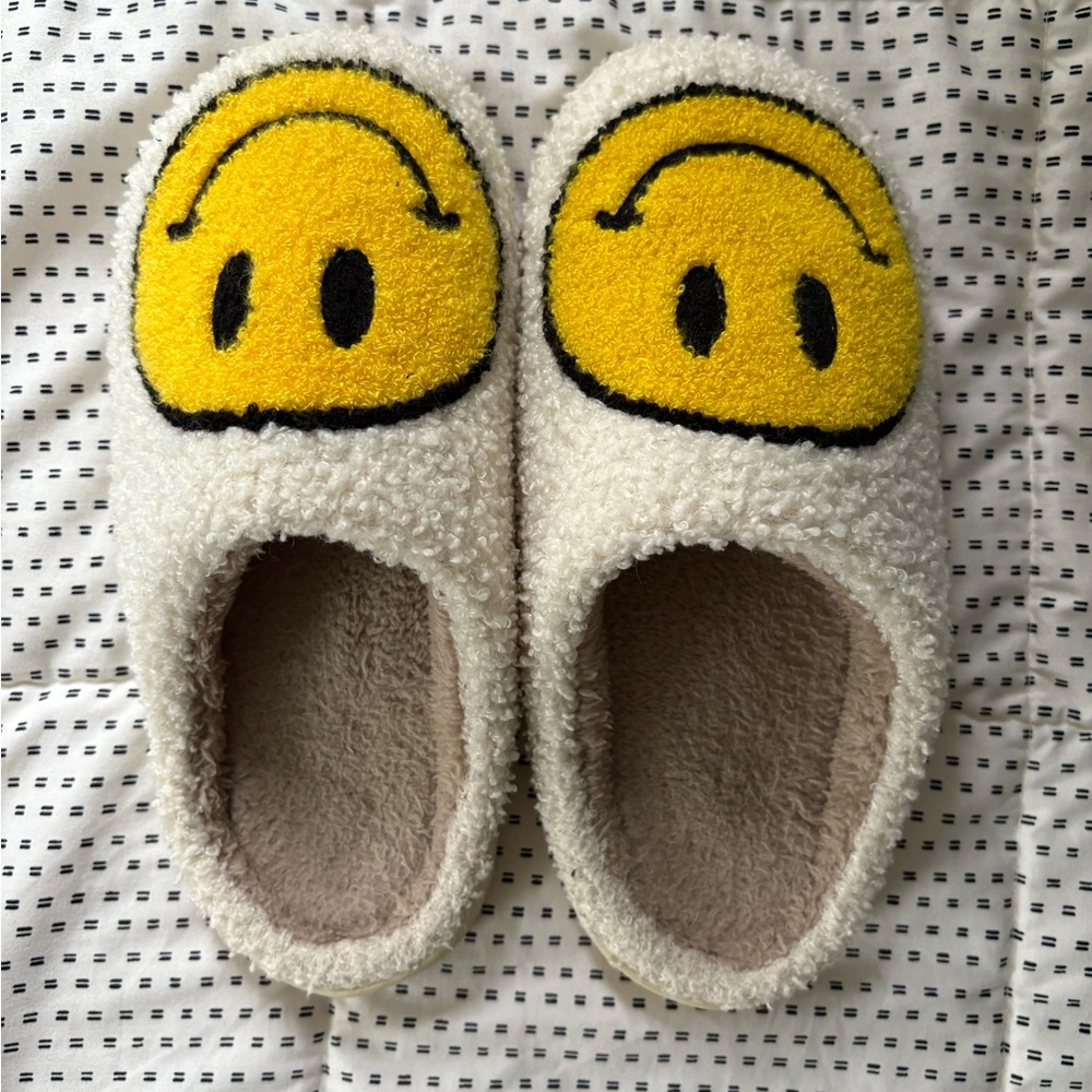 Smiley Face Slippers - Cream and Yellow